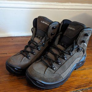 NWOT Lowa Renegade GTX Women's Size 7 and 7.5 Hiking Boots